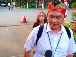 Farhat Abbas Sebut 1 dari 4 Tersangka Penipuan CPNS Ponakan Nia Daniaty