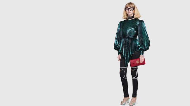 Gucci menuai hujatan karena koleksi aksesori anehnya yang dijual dengan harga mahal. 