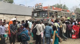 VIDEO: Gelombang Eksodus Warga Hindari Konflik Kashmir