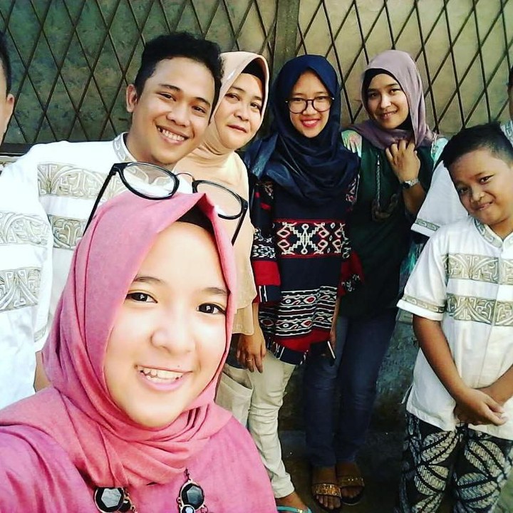 <p>Meski sang anak sudah sukses, ibunda berharap Nissa tetap rendah hati dan sayang keluarga. (Foto: Instagram @faizal_hc)</p>