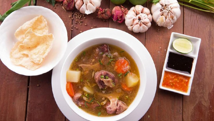 Supaya enggak bikin mual, simak cara tepat mengolah sop buntut yang lezat. Pas banget untuk momen Hari Raya Idul Adha.