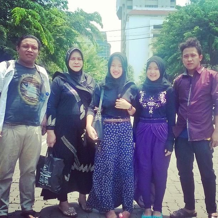<p>Nissa memiliki panggilan 'Emak' untuk sang ibunda. (Foto: Instagram @faizal_hc)</p>