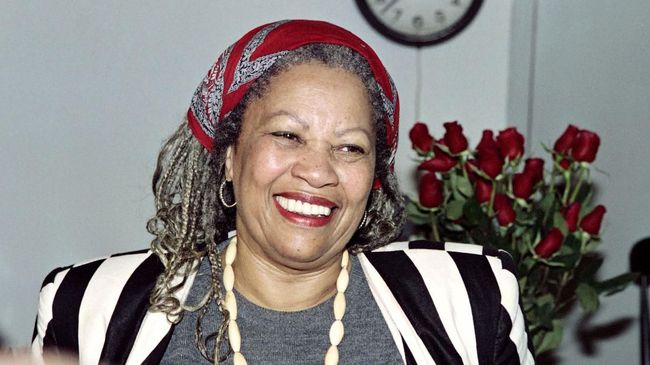 Penulis Toni Morrison meninggal dunia di usia 88 tahun pada Senin (5/8). Semasa hidup, ia kerap menulis kisah-kisah yang menggambarkan kehidupan Afrika-Amerika.