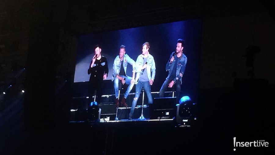 Tak hanya nyanyikan hits miliknya, Westlife juga menyanyikan lagu milik band asal Inggris, Queen.