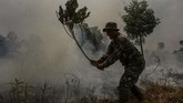 FOTO : Kabut Asap Karhutla Ancam Kesehatan Warga Sebagian wilayah di Sumatera berselimut kabut asap karena kebakaran hutan dan lahan (karhutla). Kabut asap juga mulai mengganggu kesehatan warga.