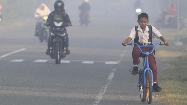 Dinas Pendidikan Kota Pekanbaru, Riau, kembali memperpanjang libur sekolah pada Senin (16/9) dan Selasa, mengingat kualitas udara masih buruk akibat karhutla.