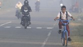 FOTO : Kabut Asap Karhutla Ancam Kesehatan Warga Sebagian wilayah di Sumatera berselimut kabut asap karena kebakaran hutan dan lahan (karhutla). Kabut asap juga mulai mengganggu kesehatan warga.