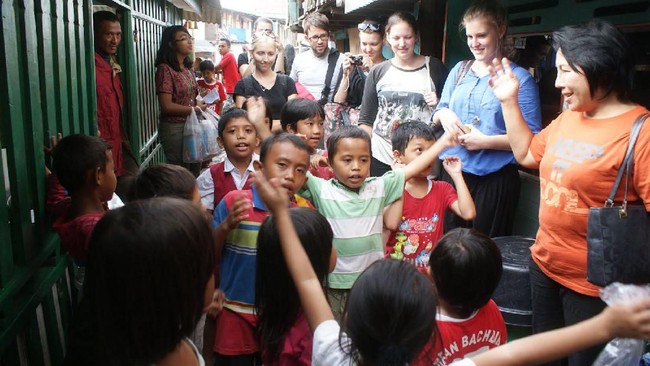 Jakarta Hidden Tour menyebut dirinya sebagai cermin, merefleksikan tentang kegagalan pemerintah memberi rasa adil dan memanusiakan warganya.