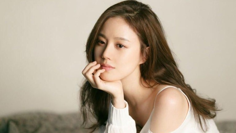 Berikut beberapa artis Korea Selatan yang sempat dekat dengan Soong Joong Ki sebelum Song Hye Kyo