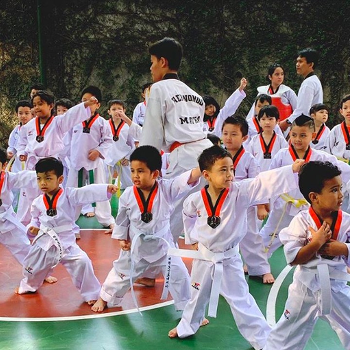 <p>Belajar bela diri sejak kecil. Rafathar menjajal berlatih taekwondo junior. Semangat Aa! (Foto: Instagram raffinagita1717)</p>