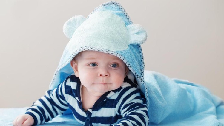 Ilustrasi bayi laki-laki funny baby boy indoor