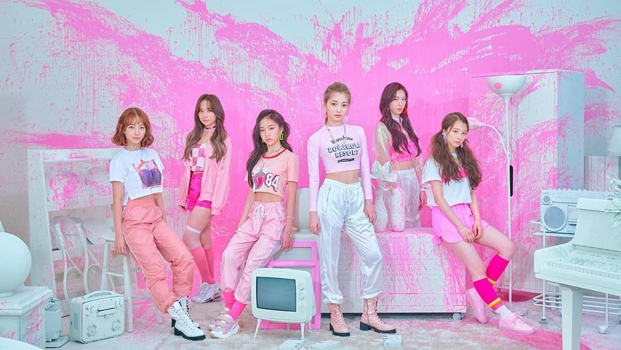 Girl grup terbaru jebolan Woollim, merilis video musik untuk lagu debut mereka Bim Bam Bum.