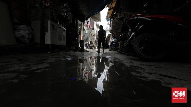 DPRD DKI memotong anggaran konsultasi penataan kampung kumuh DKI dari mulanya Rp20 miliar menjadi Rp11,6 miliar untuk 76 RW di DKI Jakarta.