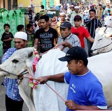 7 Tradisi Unik Idul Adha di Indonesia