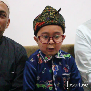 Seriusnya Daus Mini Belajar Agama