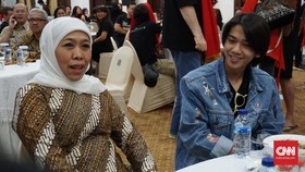 Sambut Tim 'Bumi Manusia', Khofifah Angkat Nyai Ontosoroh