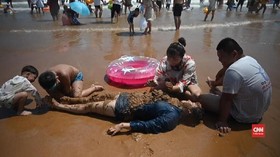 VIDEO: Pantai Qingdao, Destinasi Musim Panas di China