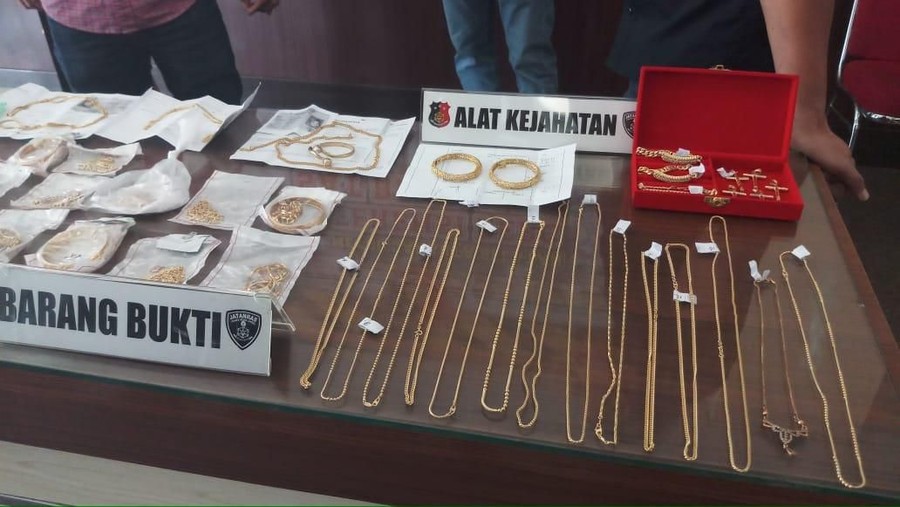 Gadaikan Emas Palsu di Pegadaian&comma; Komplotan Penipu Ditangkap Polisi