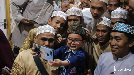 Suasana Saat Daus Mini Belajar Ilmu Agama di Kalimantan Daus Mini mengajak istrinya untuk menimba ilmu agama kepada Gus Anom di Kalimantan Selatan.