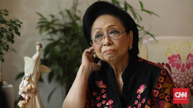 Martha Tilaar, pengusaha kosmetik dan jamu legendaris, menceritakan kisahnya merintis usaha salon di garasi sang ayah hingga mempekerjakan 4.000 orang.