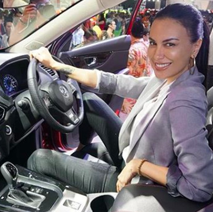 <p>Tuh, sedang berpose di dalam mobil saja Sophia tetap kece. (Foto: Instagram/ @sophia_latjuba88)</p>