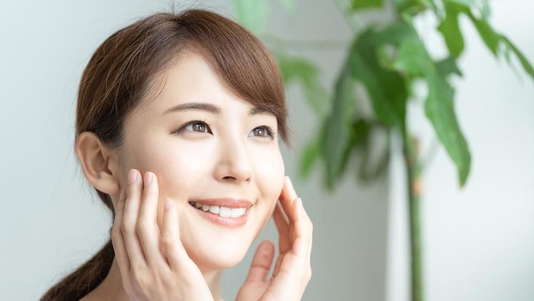 Berikut ini bahan berbahaya dalam skincare yang mesti ibu hamil hindari.