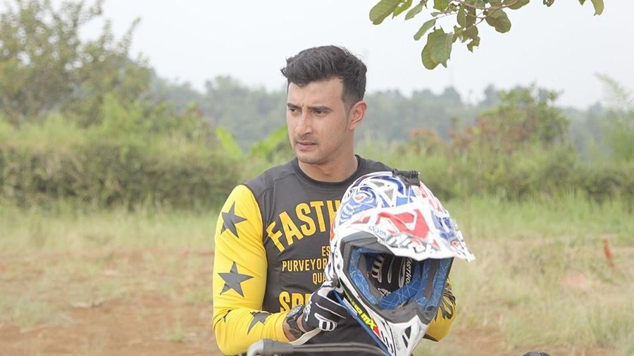 Ali Syakieb kembali terciduk jalan dengan seorang wanita cantik bernama Margin Wieheerm.