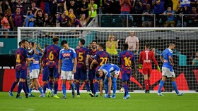 Barcelona Kalahkan Napoli 2-1