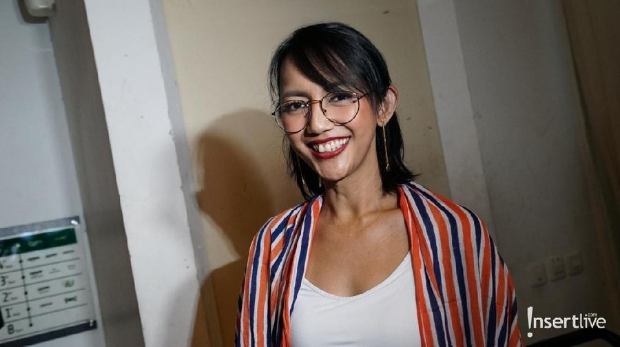 Kisah Nina Tamam yang bercerai dan jadi single parent.