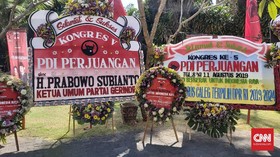 Karangan Bunga dari Prabowo Sambut Tamu Kongres PDIP