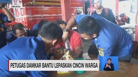 VIDEO: Petugas Damkar Bantu Lepaskan Cincin Warga