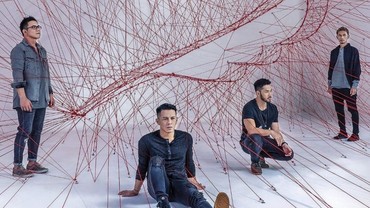 Lirik Lagu Mendekati Lugu - NOAH