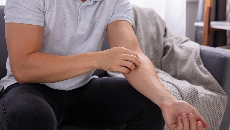 Kalau Bunda memiliki bekas luka dan punya bakat keloid, baiknya melakukan cara berikut agar keloid tak makin tampak akibat membesar atau menebal.