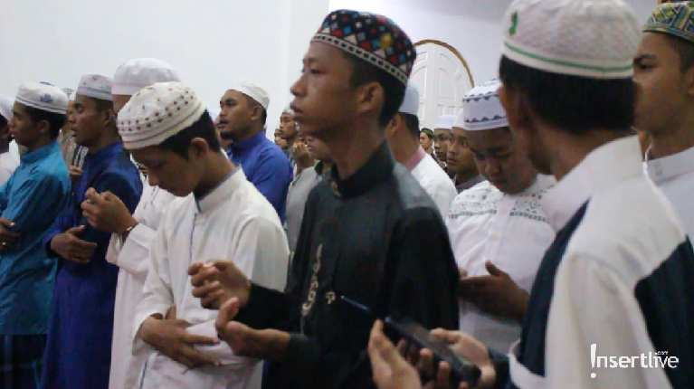 Suasana Saat Daus Mini Belajar Ilmu Agama di Kalimantan Daus Mini mengajak istrinya untuk menimba ilmu agama kepada Gus Anom di Kalimantan Selatan.