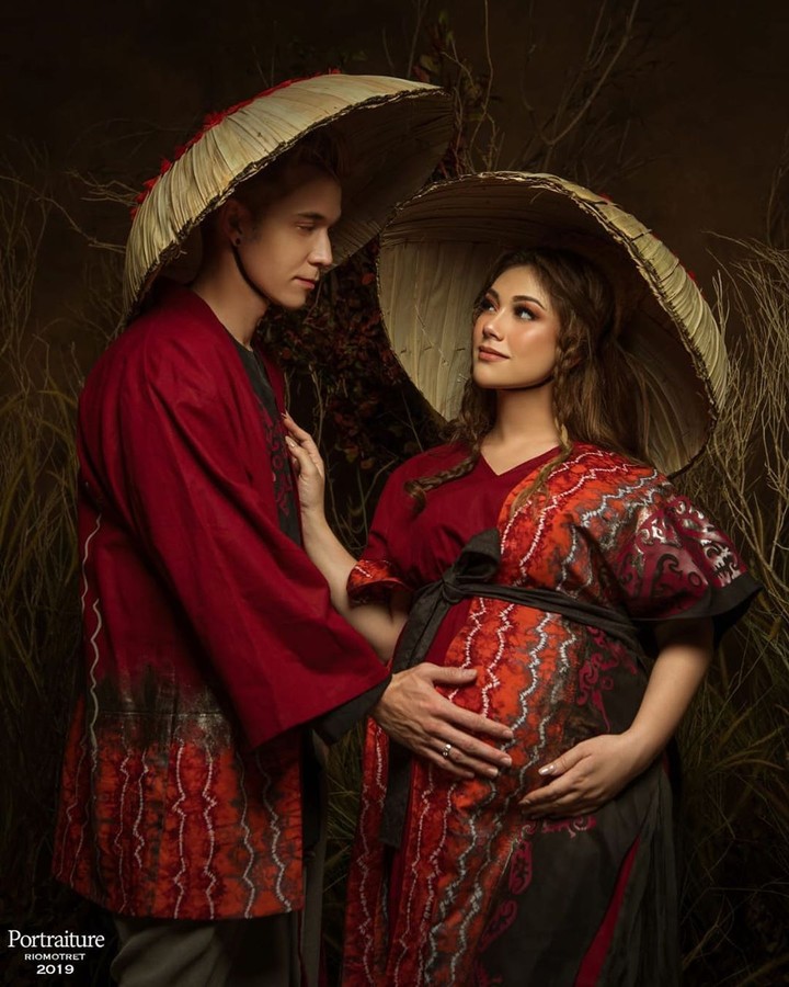 6 Maternity Photoshoot Cantik dan Glowing Celine Evangelista - Foto 4