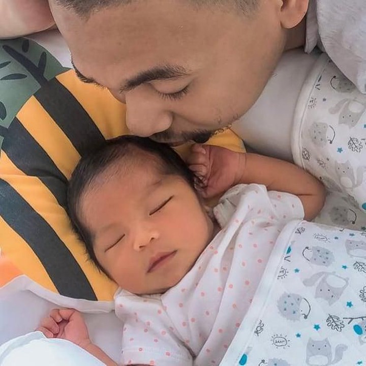 <span class="im">Kehadiran sang putri tentunya jadi warna baru dalam kehidupan keluarga kecil komika ini. (Foto: Instagram @raditya_dika)</span>
