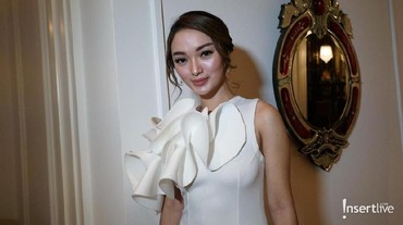 Dibilang Mirip Jerapah, Zaskia Gotik Kembali Makan Nasi