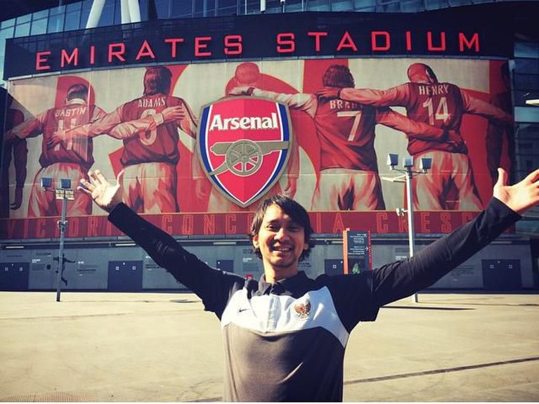 Pesona klub sepakbola dari tanah Britania memang sudah mendunia. Berikut ini sejumlah artis Indonesia yang jadi penggemar klub Liga Inggris versi Insertlive.