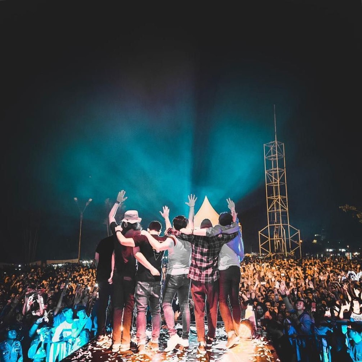 Uki resmi hengkang dari NOAH&period; Sebagai seorang gitaris&comma; penampilan Uki selalu memikat&period; Ini deretan penampilan Uki di atas panggung khusus untuk Insertizen&colon;