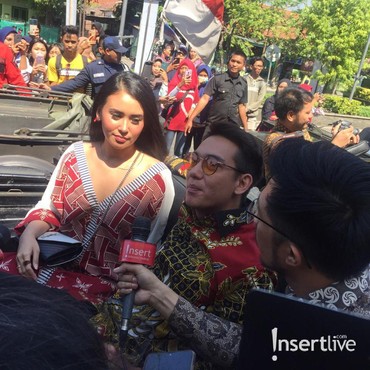Warga Surabaya Serbu Gala Premier Film Bumi Manusia dan Perburuan