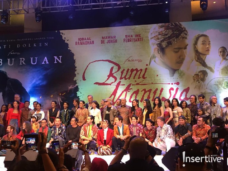 Gala premier film Bumi Manusia dan Perburuan berlangsung meriah digelar di Surabaya, Jawa Timur. Berikut sederet potret kemeriahannya.
