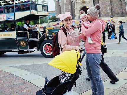 7 Potret Harmonis Keluarga Kecil Vicky Shu