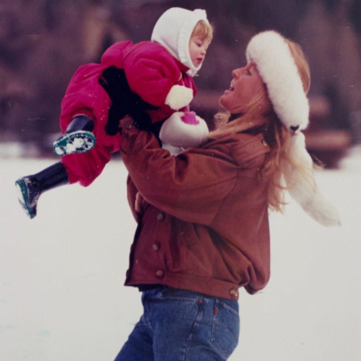 Beatrice kecil bersama Sarah Ferguson. Sweet!