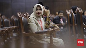 Lolos Anggota DPD NTB, Caleg Edit Foto Evi Apita Menangis