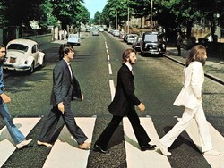 Memorabilia The Beatles-John Lennon Mau Dijual Jadi NFT, Minat Beli?