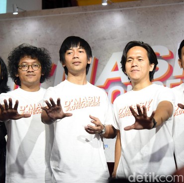 D'Masiv Nonton Pertandingan MU Sebelum Manggung di Old Trafford