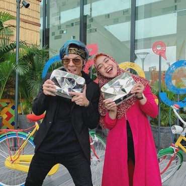 Raja dan Ratu Youtuber Indonesia Kompak Unggah Foto Sapi Kurbannya