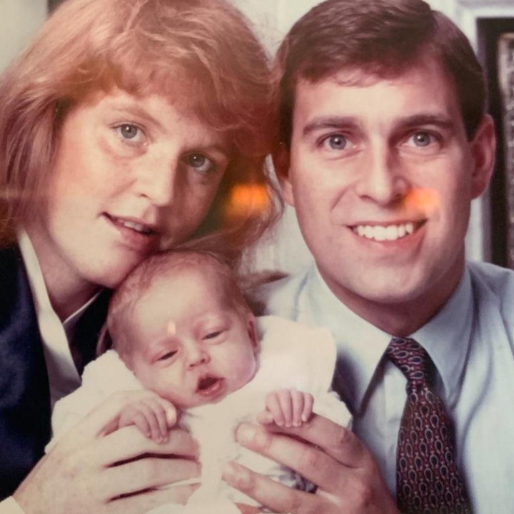 Putri Beatrice adalah putri sulung dari Pangeran Andrew dan Sarah Ferguson. Beatrice baru saja berulang tahun ke-31 kemarin, Kamis 8 Agustus 2019, Bun. (Foto: Instagram @sarahferguson15)