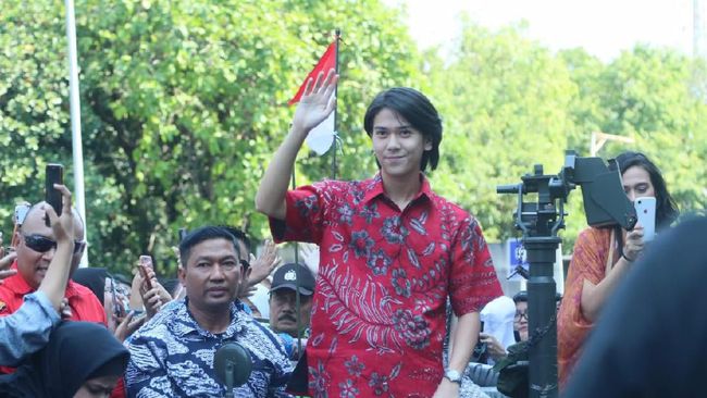 Tari Reog resmi membuka kemeriahan acara Gala Premier Bumi Manusia dan Perburuan, dua film yang merupakan adaptasi dari karya Pramoedya Ananta Toer.