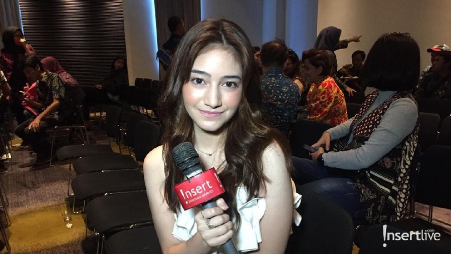 Dannia Salsabilla membantah kabar jika dirinya adalah pacar Adipati Dolken.